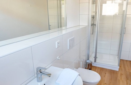 Heilbad Heiligenstadt Appartement | Double room with bathroom & corridor / Iberg view - Sonnenschein Hotel & Apartments