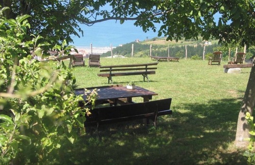 Deba Appartement | 'Double Room 2' with Mountain Views, Private Garden and Wi-Fi