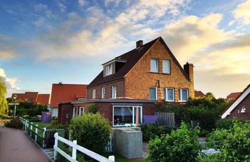 Langeoog Cottage | Double room, attic, shower/WC, non-smoking - Pension Friedrich Voss