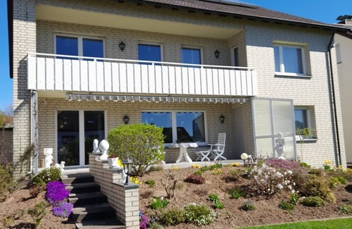 Bad Driburg Appartement | Double room, bathroom, WC - vacation apartment and guest room Iburgblick