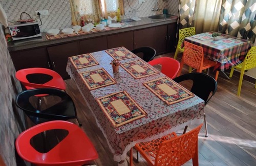 Kaul Lit Et Petit-Déjeuner | Double Room @ Calm Cottages, Nathuakhan