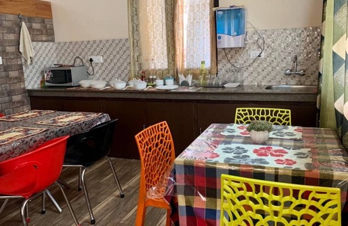 Kaul Lit Et Petit-Déjeuner | Double Room @ Calm Cottages, Nathuakhan
