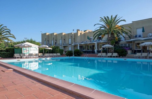 Naregno Hôtel | Double room extra bed and half board 11.09. - 17.09.2020 Max. 3 persons