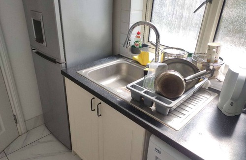 Larkswood Maison | Double room for rent. Spacious room with a double bed.