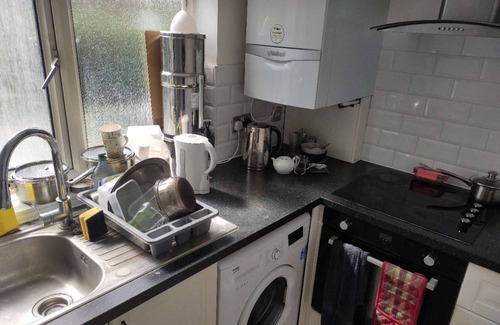 Larkswood Maison | Double room for rent. Spacious room with a double bed.