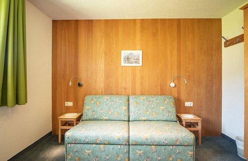 Damuels Lit Et Petit-Déjeuner | Double room for up to 4 persons - Haus Furka