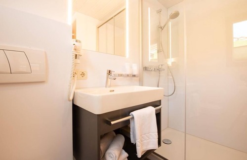 Damuels Lit Et Petit-Déjeuner | Double room for up to 4 persons - Haus Furka