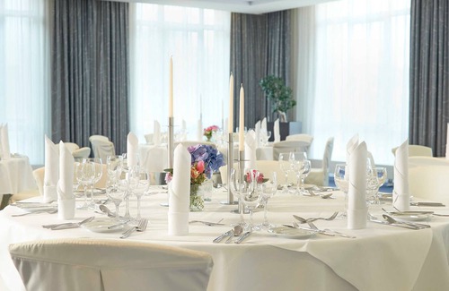 Erfurt Old Town Hôtel | Chambre double entièrement accessible aux personnes en fauteuil roulant - Dorint Hotel am Dom Erfurt