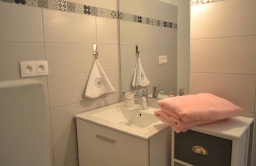 Marans Maison | Chambre double Kitchenette " Ré" - vue Sèvre