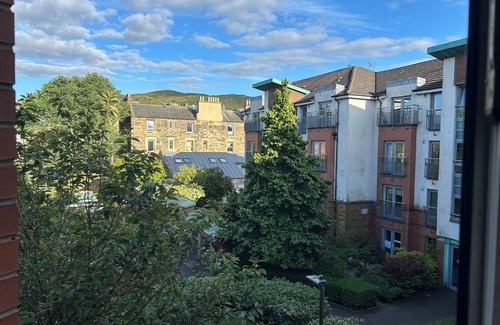 Gifford Appartement | Double Room in Modern Holyrood Courtyard Development.