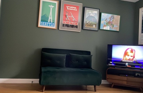 Gifford Appartement | Double Room in Modern Holyrood Courtyard Development.