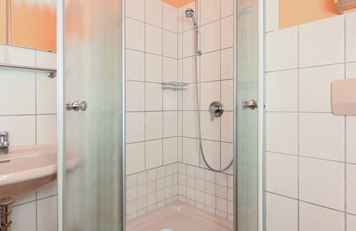 Esens Cottage | Double room Krabbe in the Hotel-Pension Altes Siel - Double room Krabbe with terrace