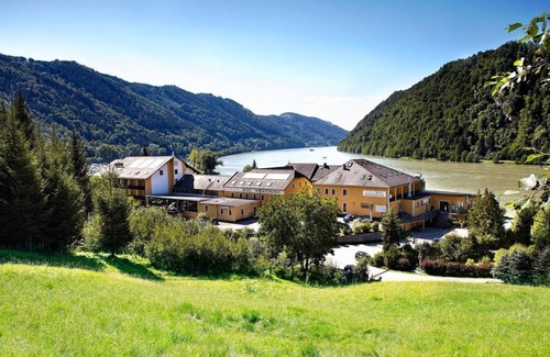Haibach ob der Donau Maison | Double room Limes, bath, WC - Riverresort Donauschlinge