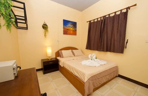 Nanai Road Maison | ⭐ Chambre Double ❤️ Nouvelle Piscine, Patio, AirCon & WiFi ⭐