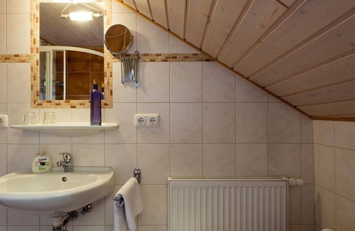 Oberammergau Lit Et Petit-Déjeuner | Double room (No. 7, 1-3 nights) - Pension Zum Kirchenbauer