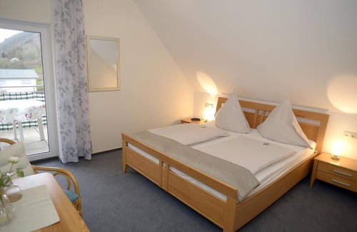 Sankt Aldegund Lit Et Petit-Déjeuner | Double room shower/WC - Scheid, Hubertus