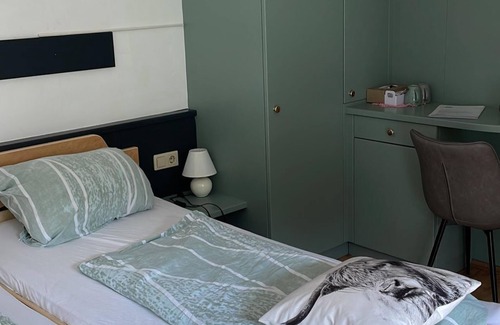 Stall Lit Et Petit-Déjeuner | Double room, shower, WC, mountain side - Mölltaler Appartements