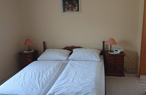 Enkirch Lit Et Petit-Déjeuner | Gasthaus zum Weinstock - double room, shower, toilet