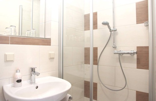 Saalhausen Appartement | Double room type A with WC and shower