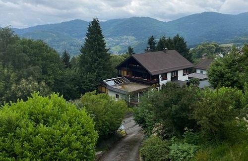 Neusatzeck Appartement | Double room with approx. 18sqm, shared bathroom / shared WC, max. 2 adults + 1 infant (max. 1 year)