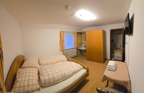Enzklosterle Appartement | Double room with balcony and shower and WC
