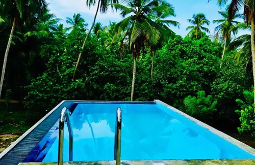 Mallawapitiya Maison | Double Room with Garden View - THE HIDEOUT KURUNEGALA
