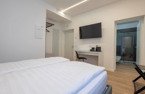 Trento Maison | Double room with private bath in renovated family villa