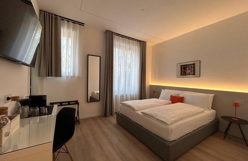 Trento Maison | Double room with private bath in renovated family villa