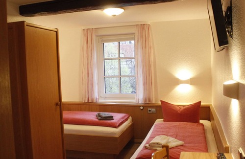 Hann. Muenden Appartement | Double room with shower /toilet incl. Breakfast - Landgasthaus zum Krug