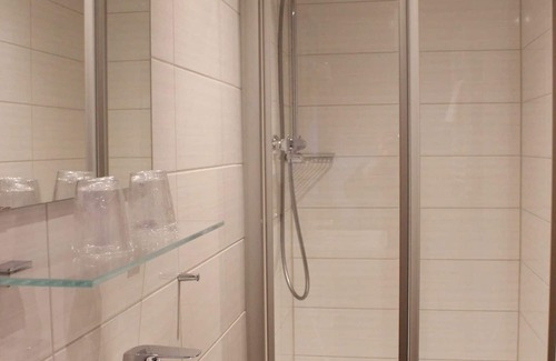 Hann. Muenden Appartement | Double room with shower /toilet incl. Breakfast - Landgasthaus zum Krug