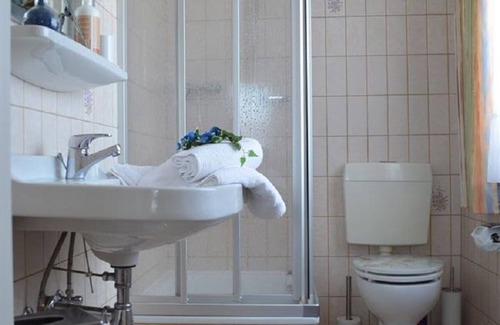 Leiwen Lit Et Petit-Déjeuner | Chambre double douche / WC, chambre 4 - Ferienweingut Jostock-Hermes