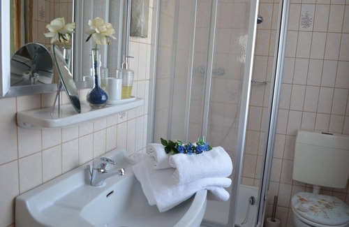 Leiwen Lit Et Petit-Déjeuner | Chambre double douche / WC, chambre 4 - Ferienweingut Jostock-Hermes
