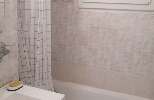 Secteur 4 Appartement | Double room with WIFI