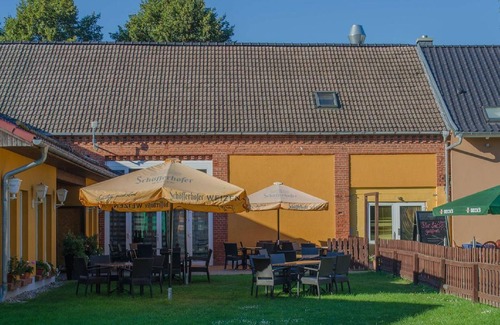 Weisen Appartement | Double/twin room with bathroom and garden view