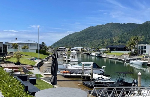 Pauanui Maison | Double Waterfront Pauanui Waterways Home With Stunning Views And Private Jetty