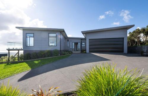 Cable Bay Maison | Doubtless Delight - Cable Bay Holiday Home