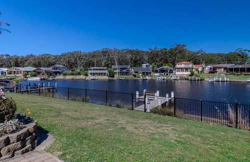 Sussex Inlet Maison | Doug's Jetty - Family Waterfront Getaway