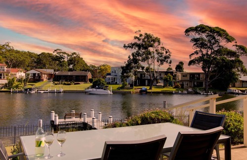 Sussex Inlet Maison | Doug's Jetty - Family Waterfront Getaway