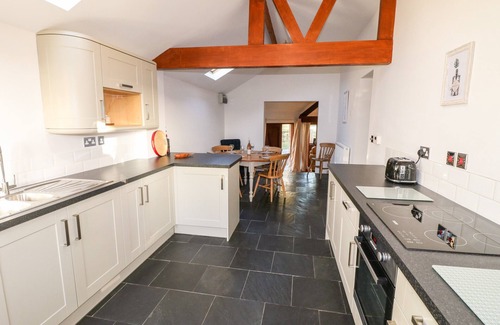 Newark Cottage | DOVECOTE FIELD HOUSE FARM, family friendly in Collingham