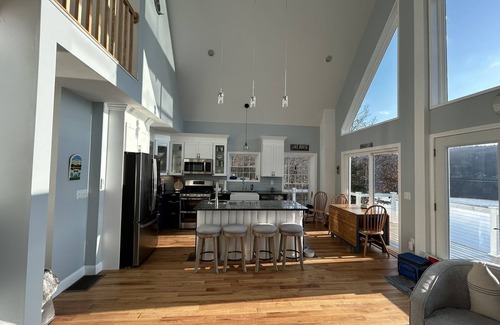 North Stonington Maison | Down the Lake @ Heron's Cove - Lakefront Rental Home near Winery/Trails/Casinos