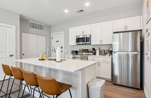 Olde Towne East Appartement | Downtown 2Bedroom w/Rooftop - Near Linwood Park