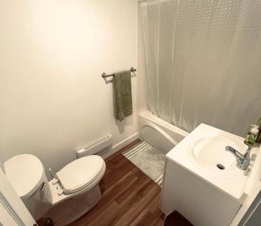 Charlottetown Appartement | Downtown-2BR APT-King-Parking-WiFi7
