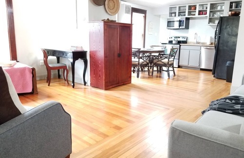 Manchester Appartement | Downtown ~ 2nd Floor 1 Bedroom -1 Bath