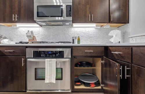 Downtown Dallas Maison | Downtown~3 Bedroom Ensuite~Walkscore 88~Convention