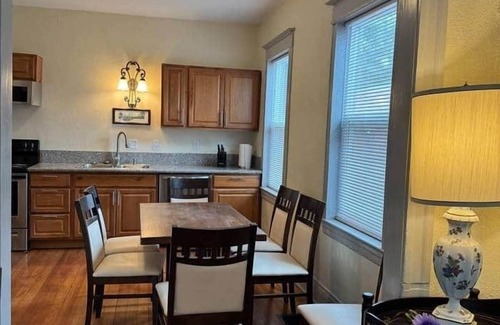 Downtown Colorado Springs Maison | Downtown, 5-bed, 3-bath, 3-level