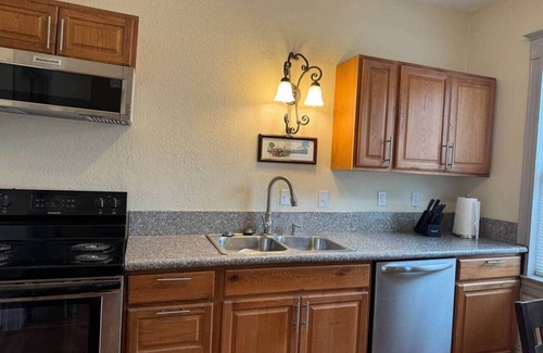 Downtown Colorado Springs Maison | Downtown, 5-bed, 3-bath, 3-level