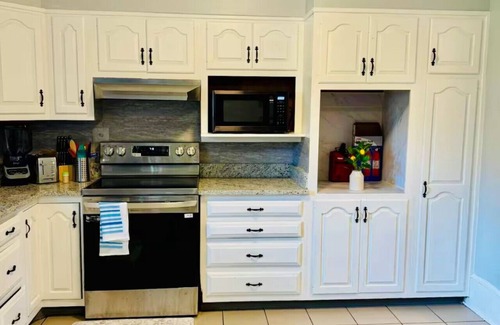 East Riverdale Appartement | Downtown Access Huge Backyard Free Parking