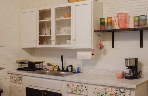 Tupelo Maison | Downtown -All Shook Up Bungalow -Heart Break Hotel 2br/1b