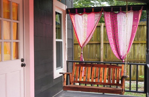 Tupelo Maison | Downtown -All Shook Up Bungalow -Heart Break Hotel 2br/1b