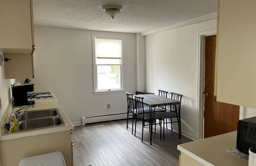 Amesbury Appartement | Downtown Amesbury! 15 Mins to Beach